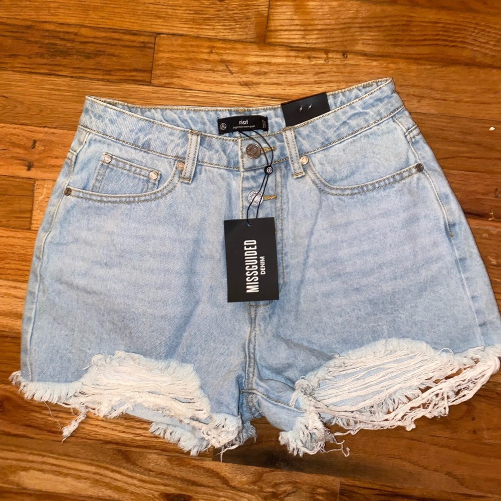 NWT Missguided Denim high waisted Shorts Size 4